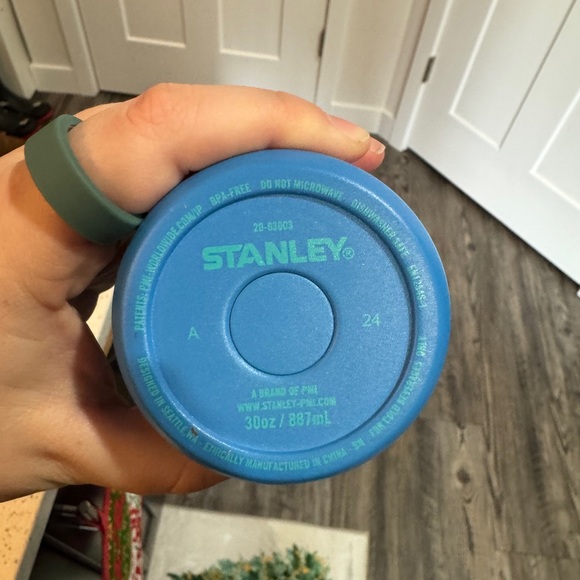 Stanley 30oz Water Bottle - Picture 4 of 4